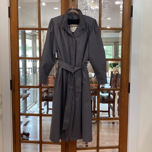 London Fog Maincoats Trench coat. Pewter Grey. 4 buttons on front. Tie waist. M - Picture 10 of 10